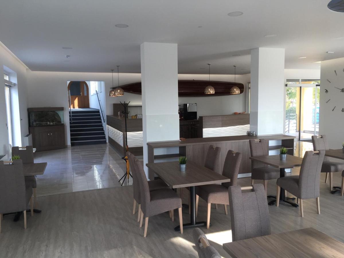 Nautilus Etterem Es Panzio Hotel Dabas Luaran gambar