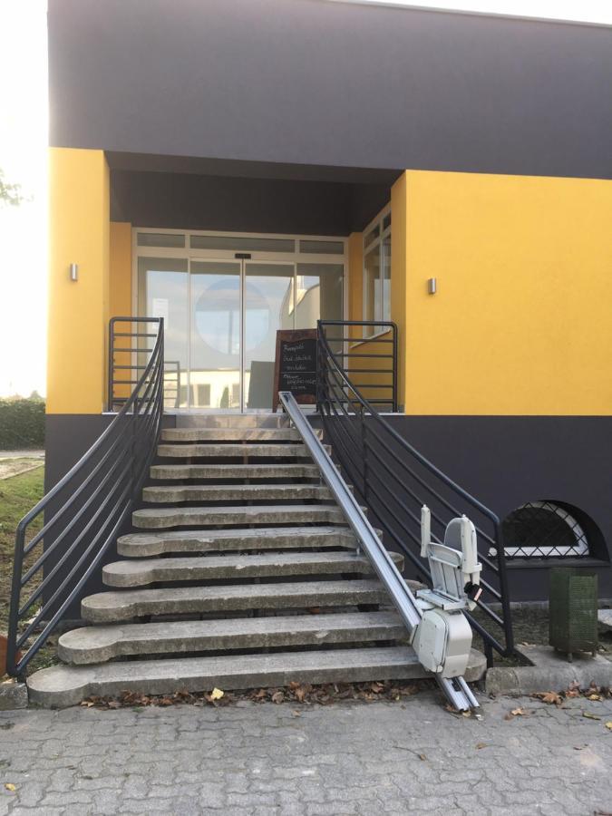 Nautilus Etterem Es Panzio Hotel Dabas Luaran gambar