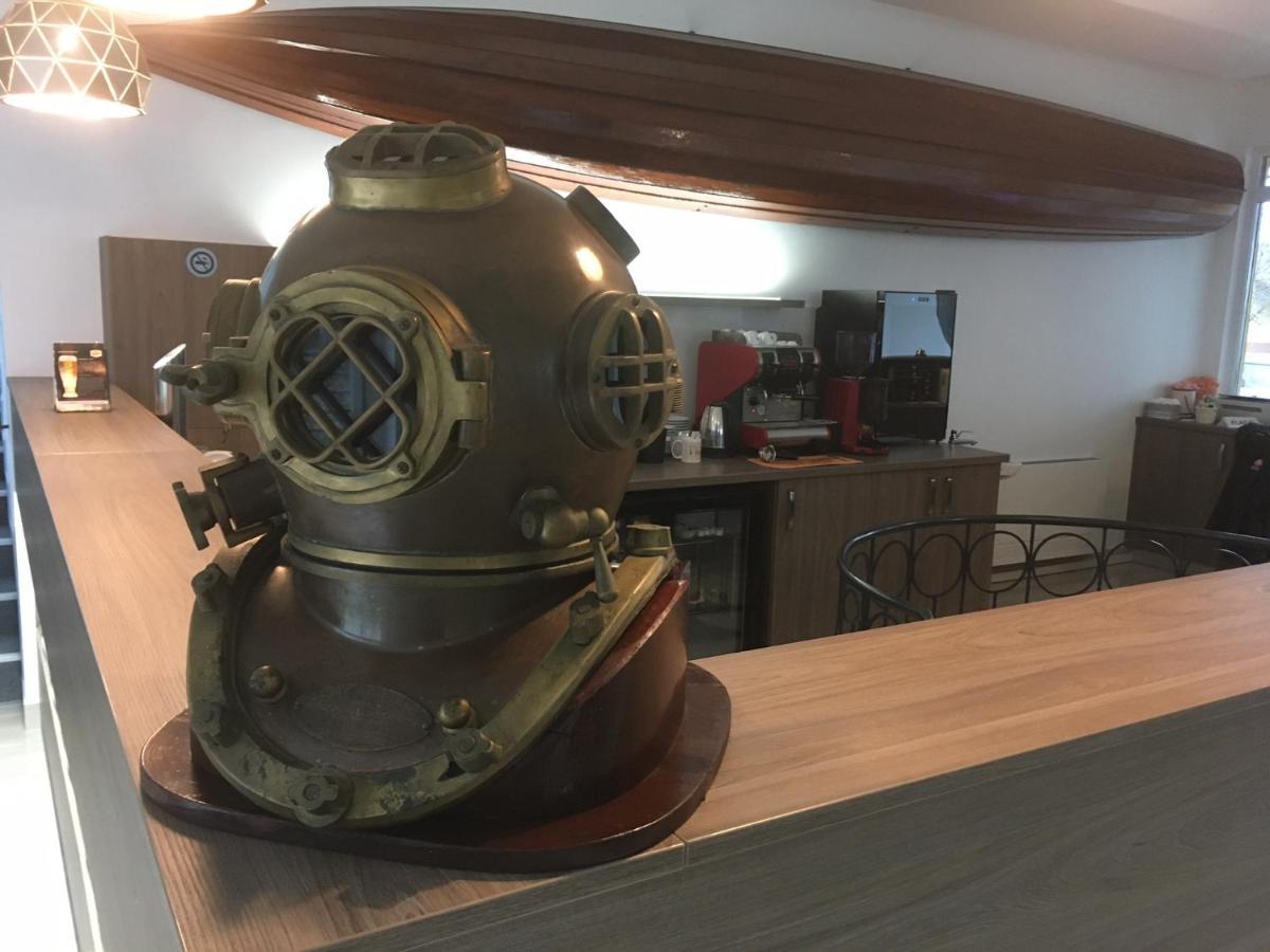 Nautilus Etterem Es Panzio Hotel Dabas Luaran gambar