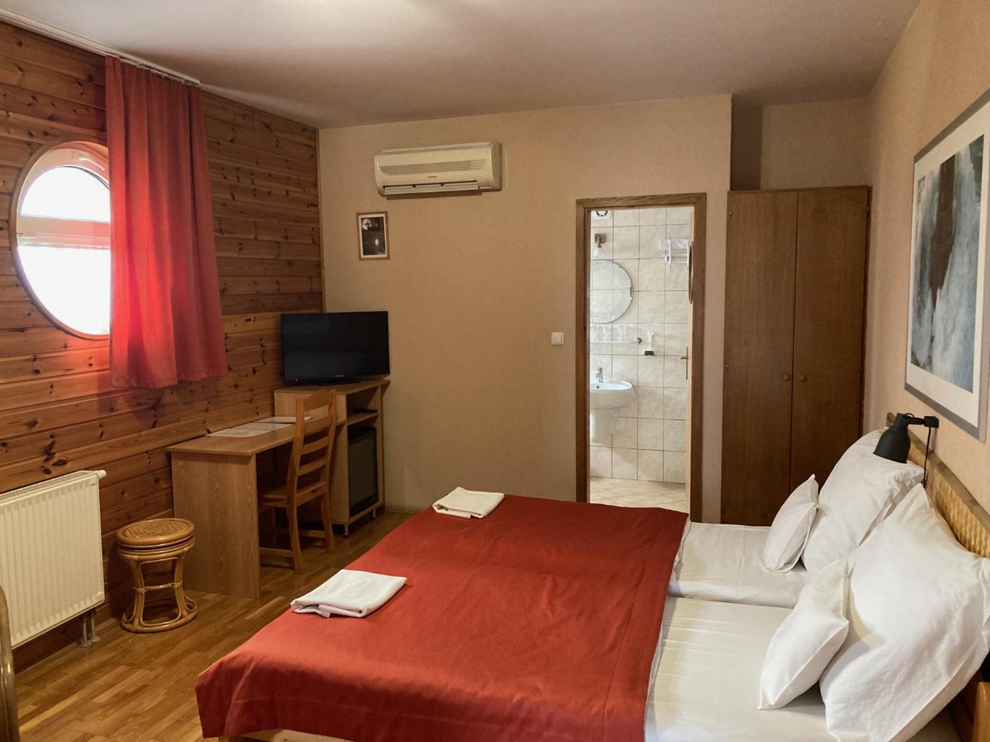 Nautilus Etterem Es Panzio Hotel Dabas Luaran gambar