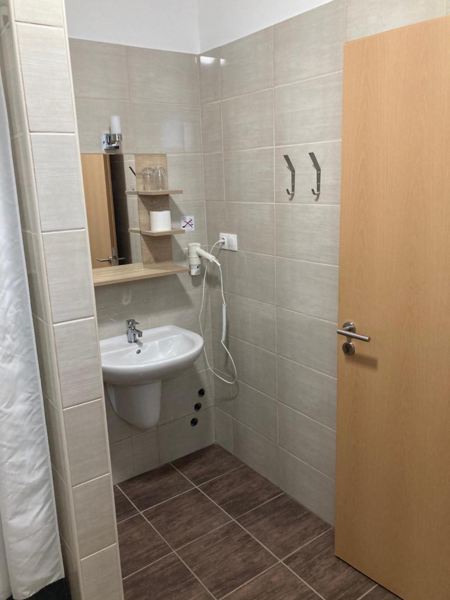 Nautilus Etterem Es Panzio Hotel Dabas Luaran gambar