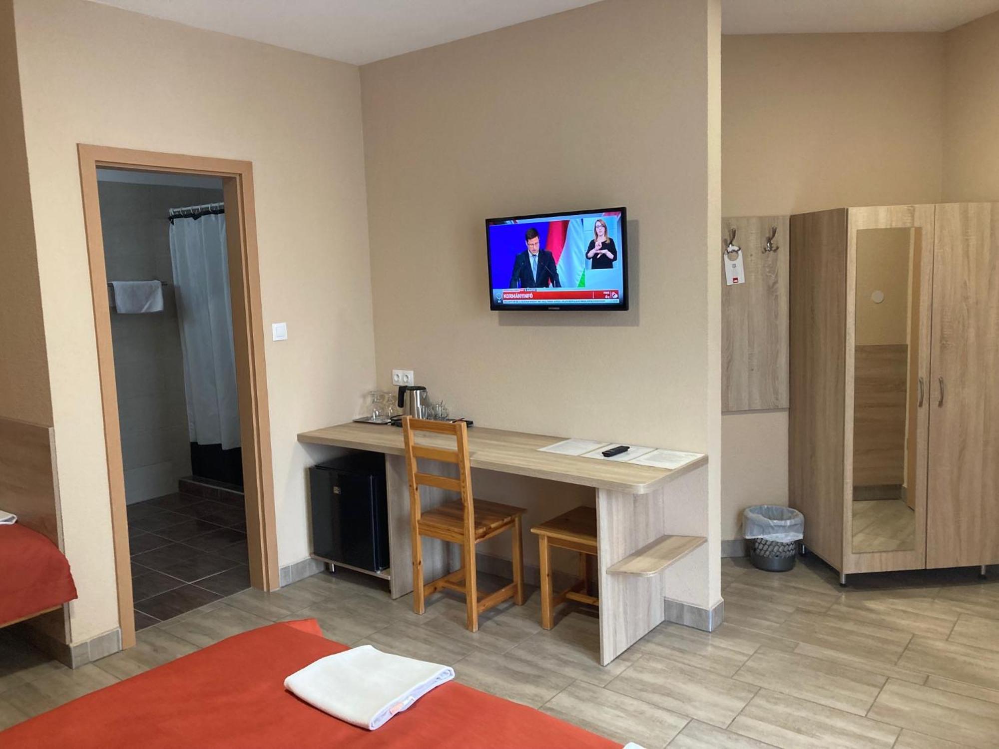 Nautilus Etterem Es Panzio Hotel Dabas Luaran gambar