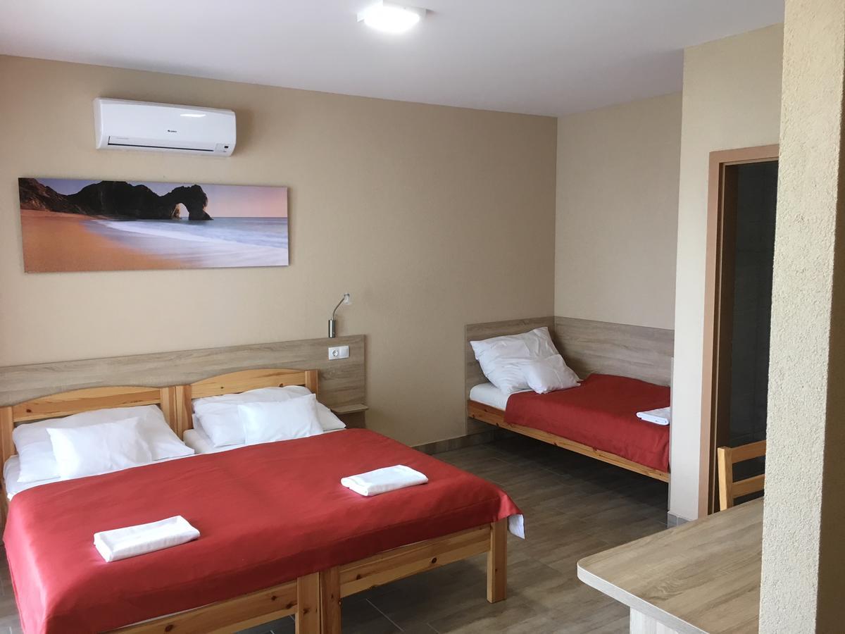 Nautilus Etterem Es Panzio Hotel Dabas Luaran gambar